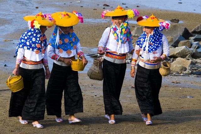 中国民族服饰文化艺术,墨西哥民族服饰和新疆民族服饰