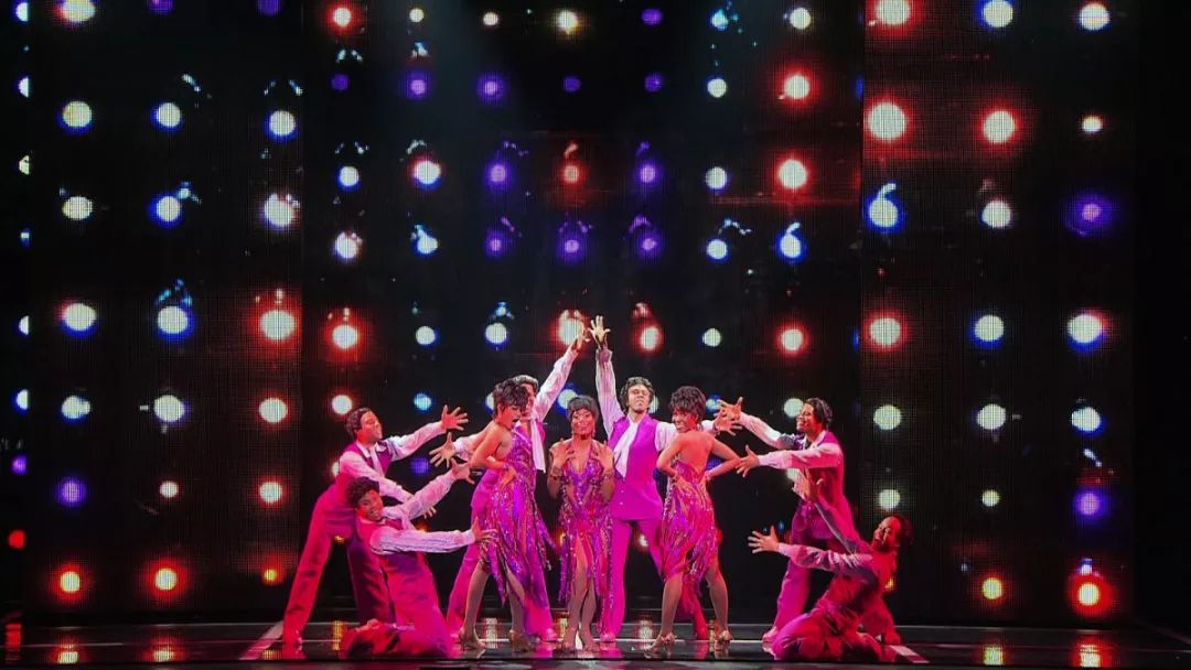 这部曾成就了碧昂斯的音乐剧，讲述的娱乐圈现实让人心惊