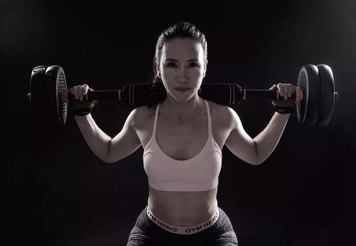 52岁女人身材,52岁依旧可以保持这样的身材