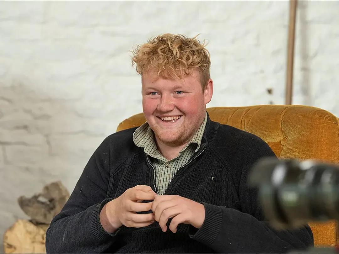 豆瓣9.6,这个“英国版李子柒”承包了我本月的笑点