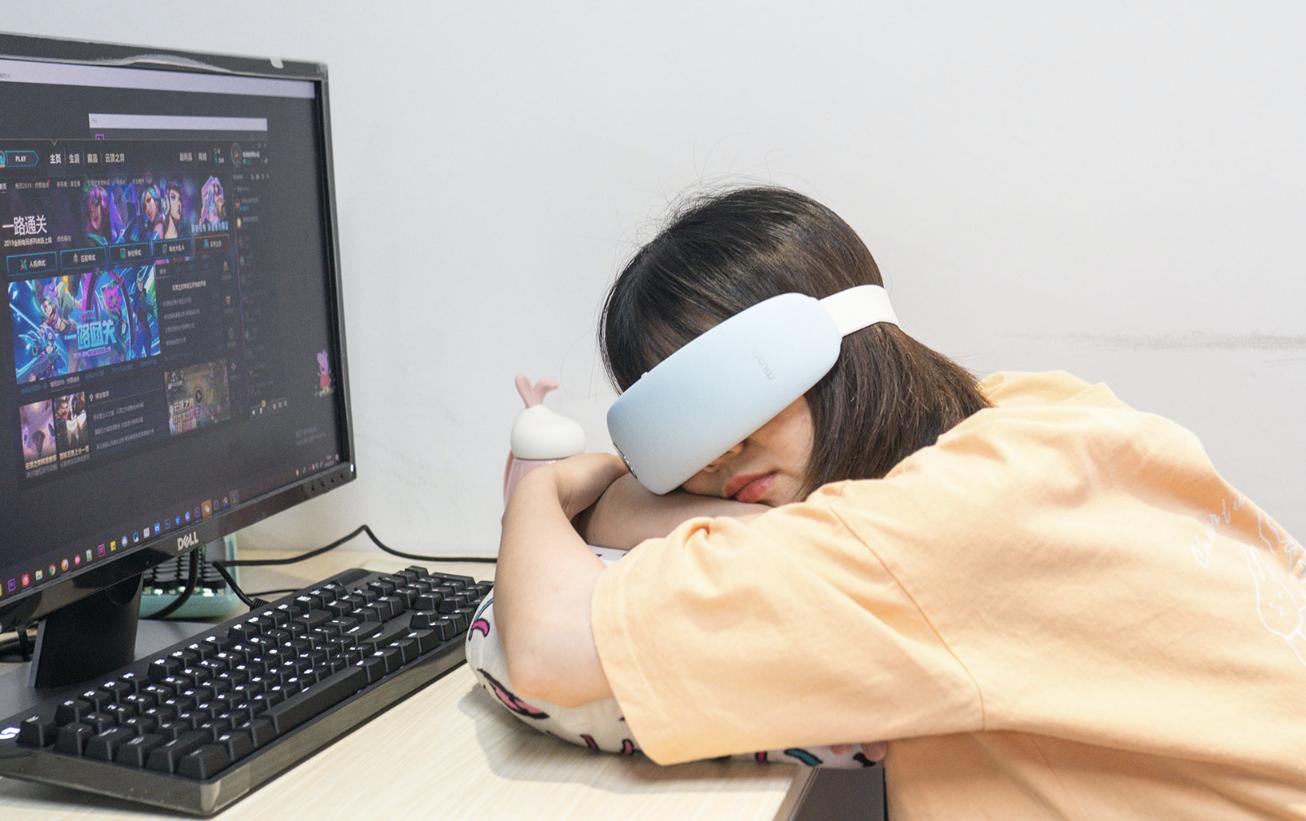 别再盲买花王眼罩，它会喷SPA蒸汽，戴上失眠都好了