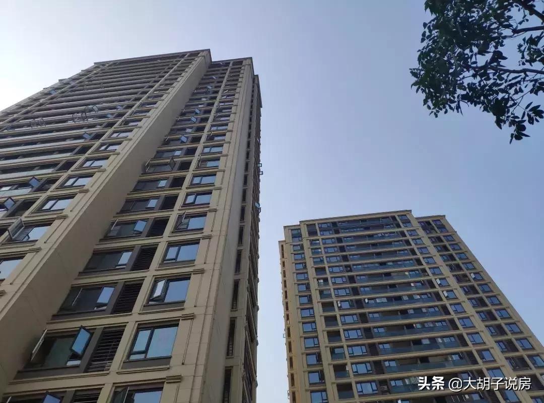 双合同、茶水费、全城摇号的武汉楼市，到底怎么了？