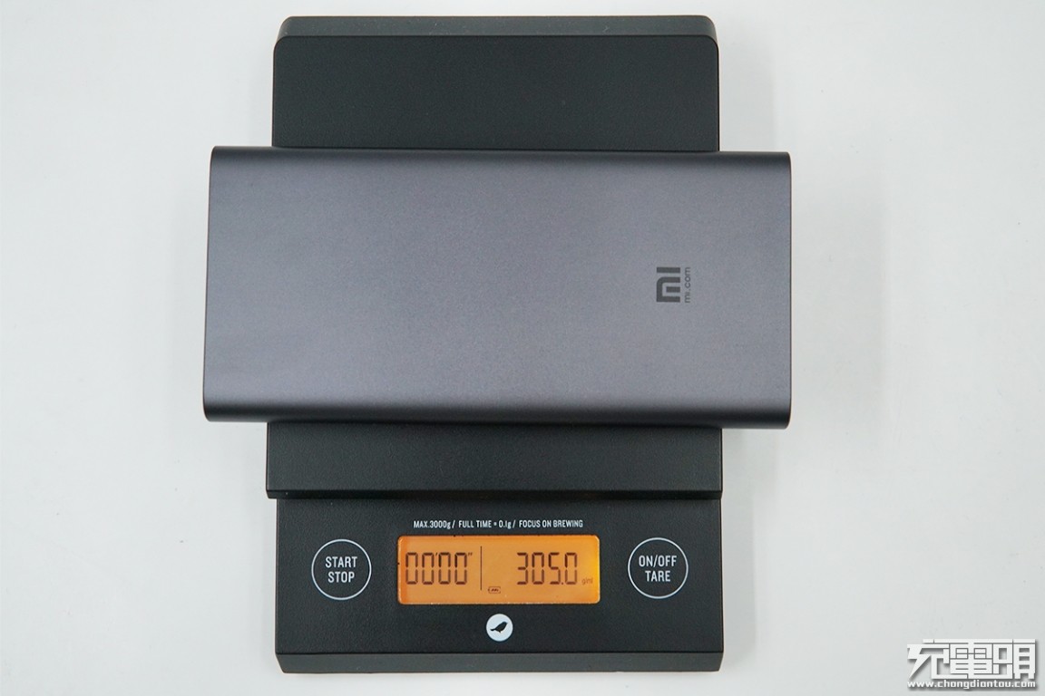 小米充电宝30000快充版拆开,小米无线充电宝10w和30w对比