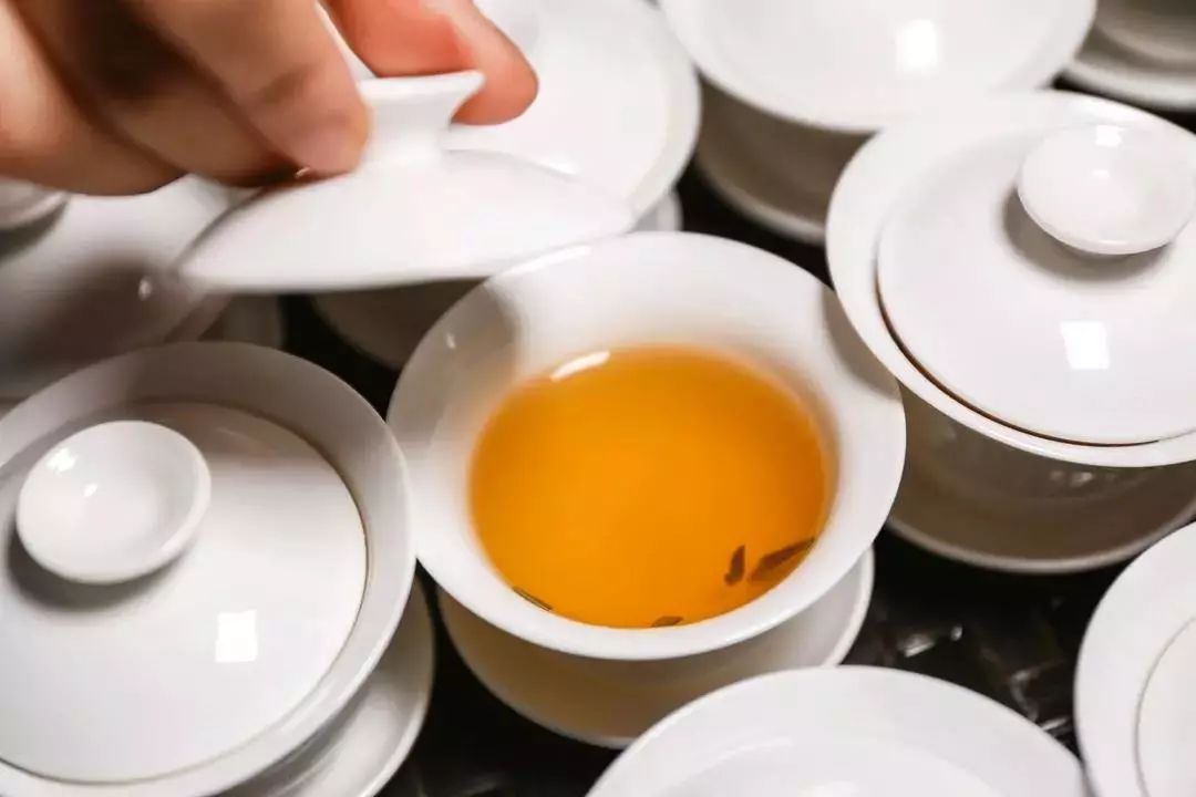 “酒鬼少女”特邀，900公里外的成都网红酒馆终于空降昆明