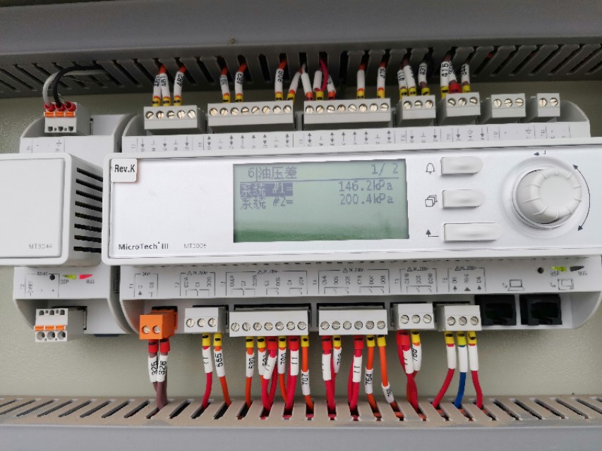 麦克维尔螺杆机报液位故障,麦克维尔螺杆式风冷机组故障检修