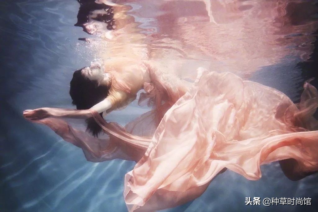 时髦针织衫穿搭,针织衫如何穿出时髦感