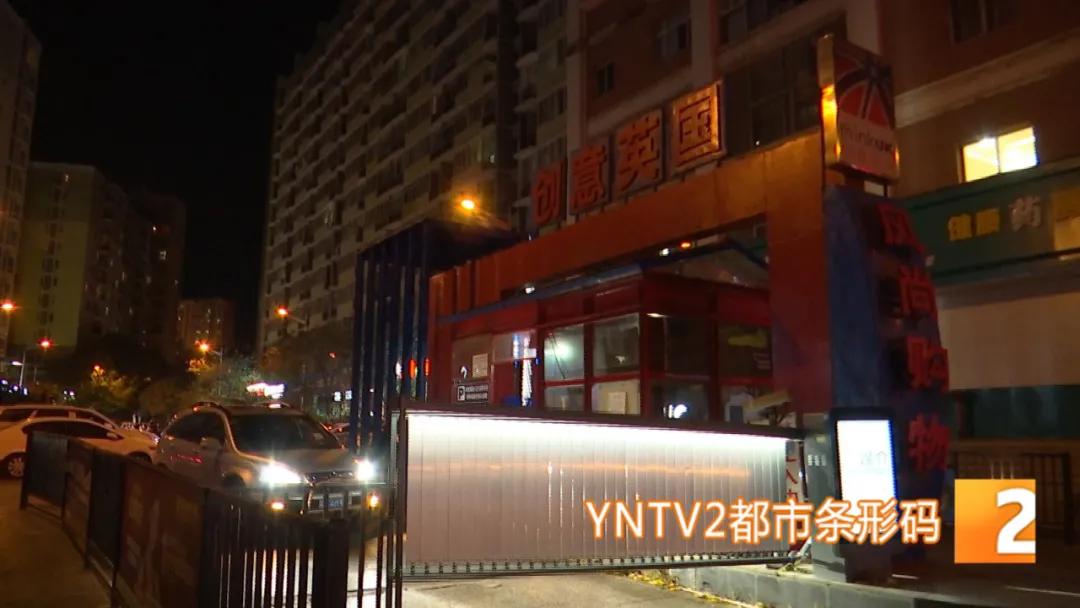 前挡风玻璃被石头砸碎,车车玻璃被砸碎