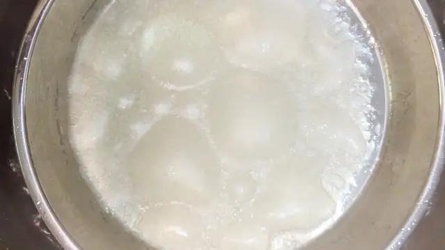 家里做凉皮蒸的都是开裂的啥原因,澄面做凉皮总是开裂是怎么回事