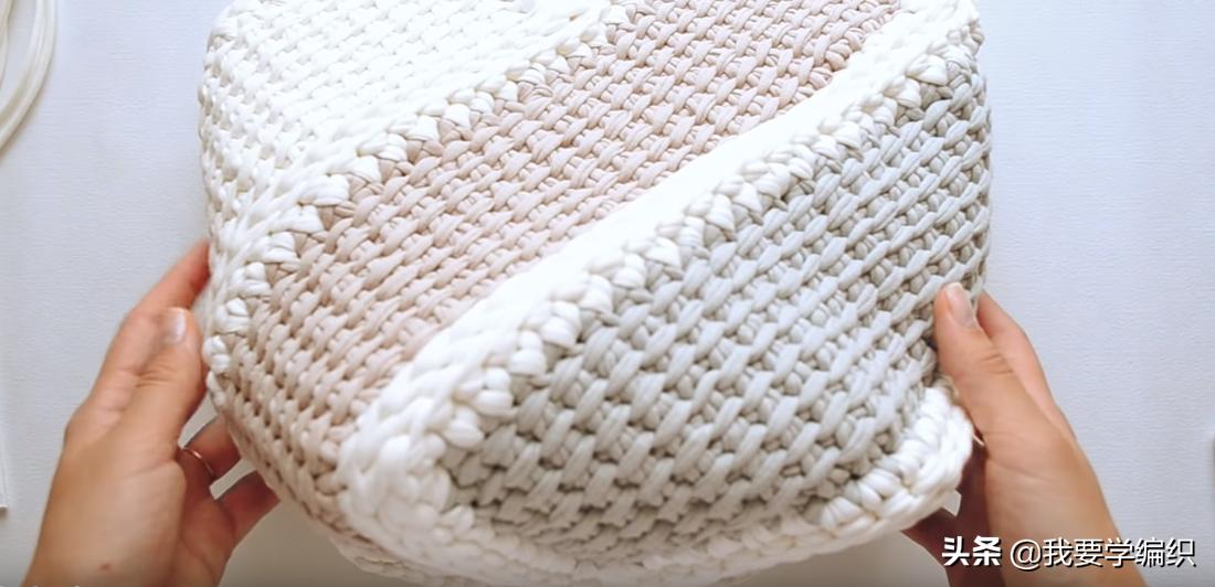 十一与其出门人挤人，不如在家看电视钩包包，一款拼色手提袋教程