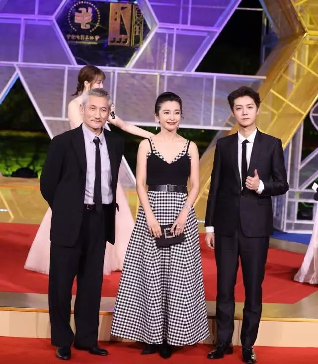 鹿晗加盟电竞行业,鹿晗加盟和颂