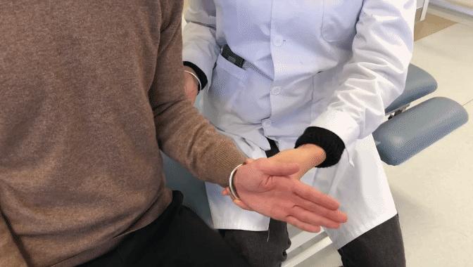 什么原因引起肩周炎手臂活动受限,引起肩周炎疼痛是什么原因