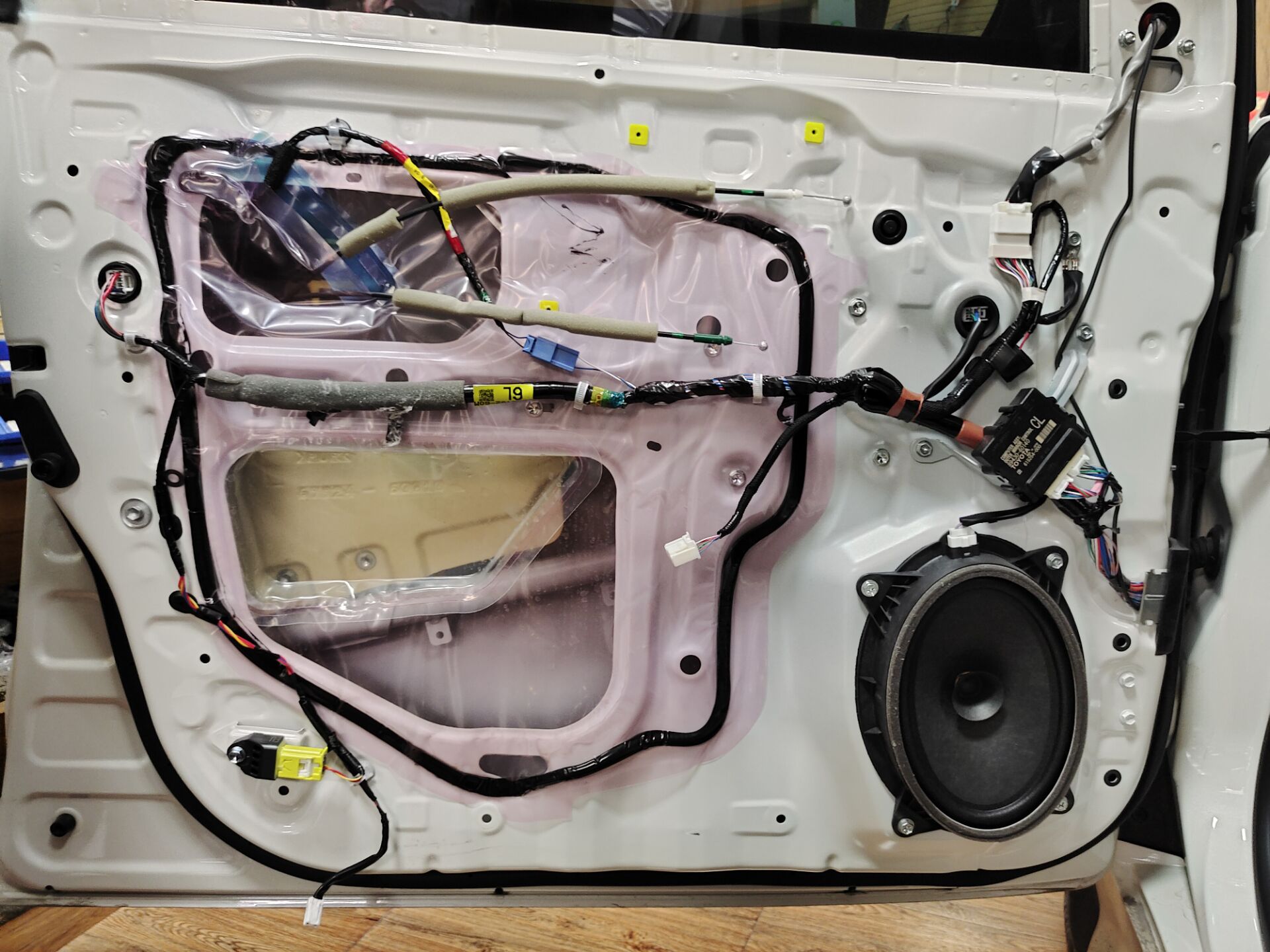 丰田兰德酷路泽汽车音响改装最真实的声音，来源于丹麦丹拿