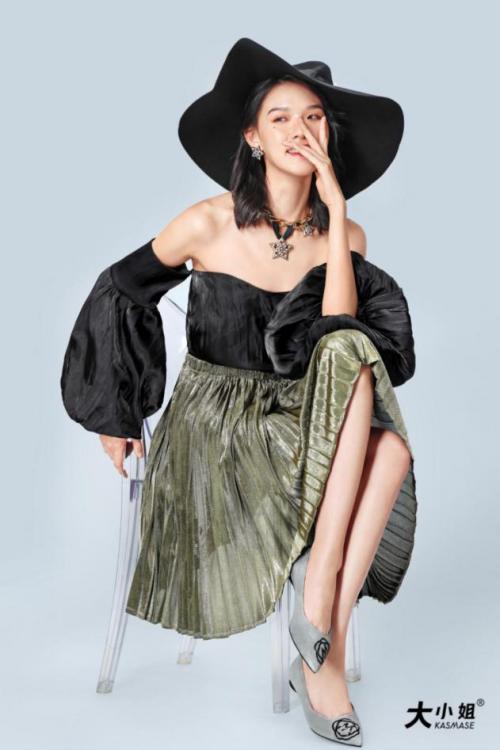 蓝盈莹乘风破浪的姐姐抢镜头,蓝盈莹高跟鞋乘风破浪