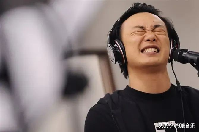 陈奕迅身体有什么缺陷,陈奕迅很怪的歌名
