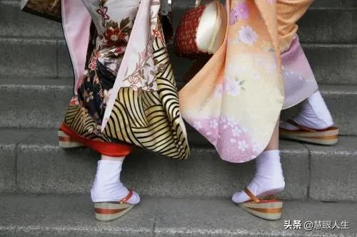 相比美女黑丝.古代男人更爱高跟鞋？高跟鞋发展史有多奇葩？