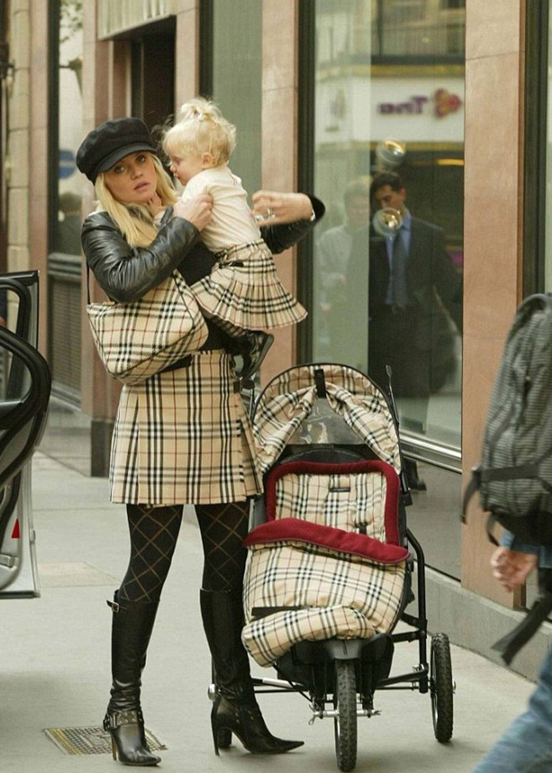 burberry风衣皮姆利科,绅士们burberry风衣