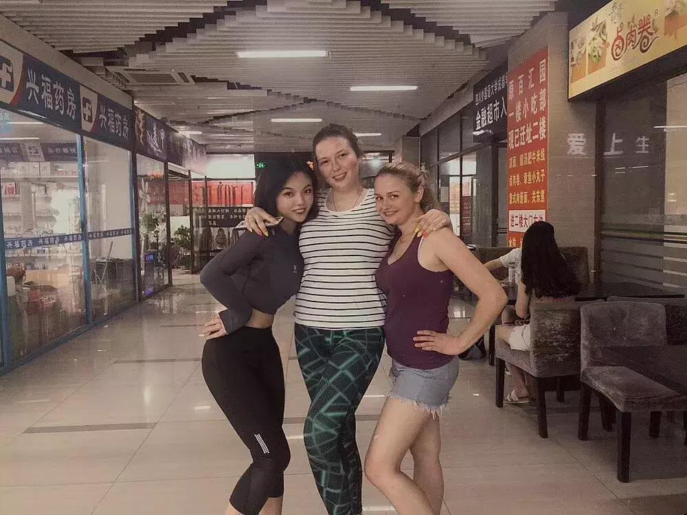 超详细干货｜游泳池里到底用什么手法才能不脱妆？