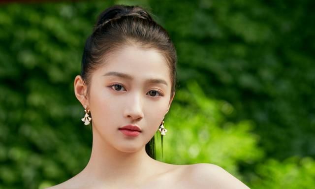 涂口红有好处嘛,涂口红可以美很多吗