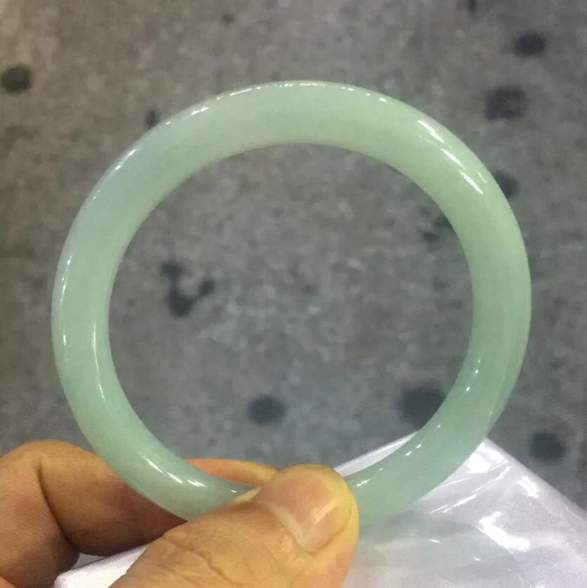 翠友想要的手镯,翠性明显的翡翠手镯的图片及价值