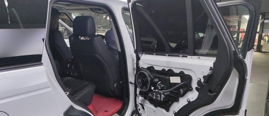 路虎揽胜温莎真皮座椅褶皱修复,路虎揽胜怎样开有气质