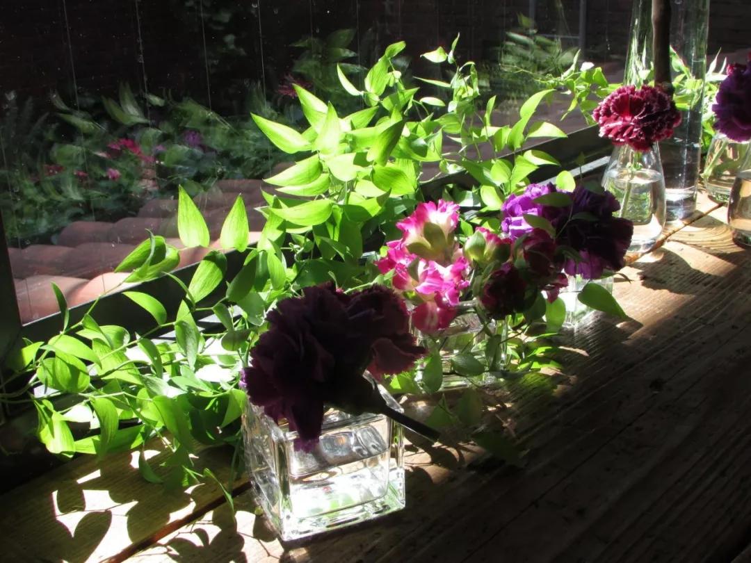 开在茶铺里的花店,开在花店里的咖啡店