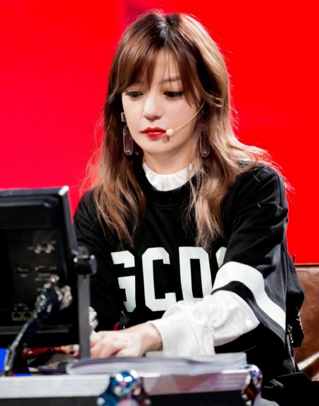 赵薇改变形象变女人,赵薇变了