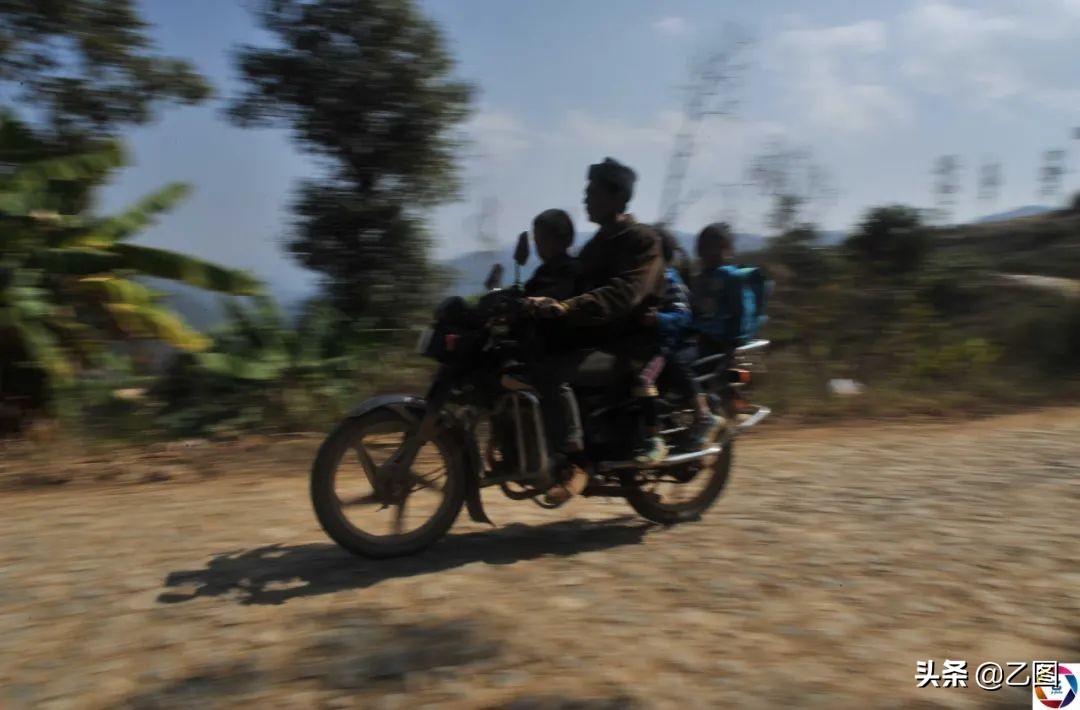 回流嫌疑人自述在缅北被ak47抵头,被ak-47击中