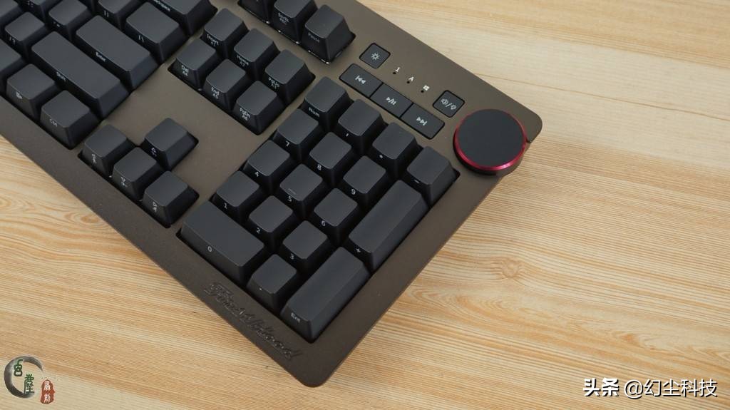 樱桃键盘玩游戏哪个轴比较好,新手入手机械键盘推荐樱桃轴吗