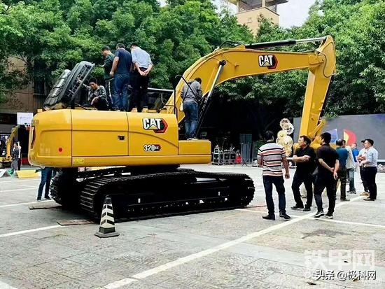 卡特彼勒大型挖掘机价格,卡特彼勒5000吨挖掘机价格