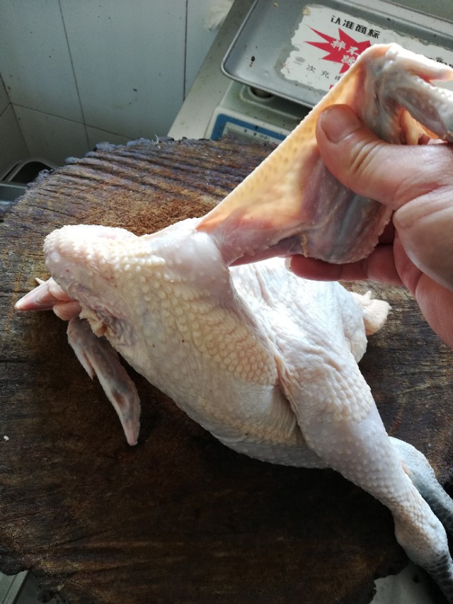 鸡怎么剁成小块视频,如何把整鸡分解小块