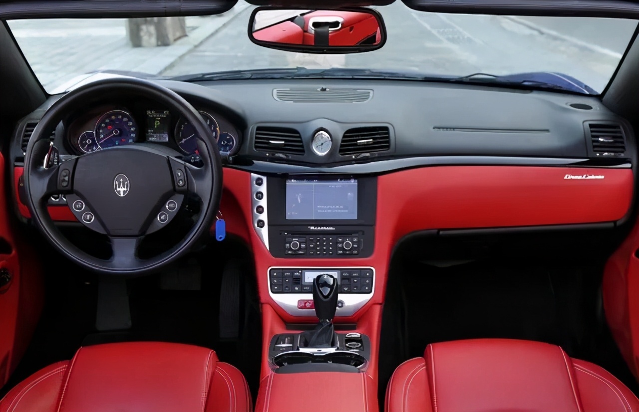 玛莎拉蒂档次为什么比保时捷高,玛莎拉蒂levante白色和保时捷卡宴