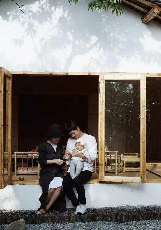 80后夫妻住山,80后两口子隐居大山