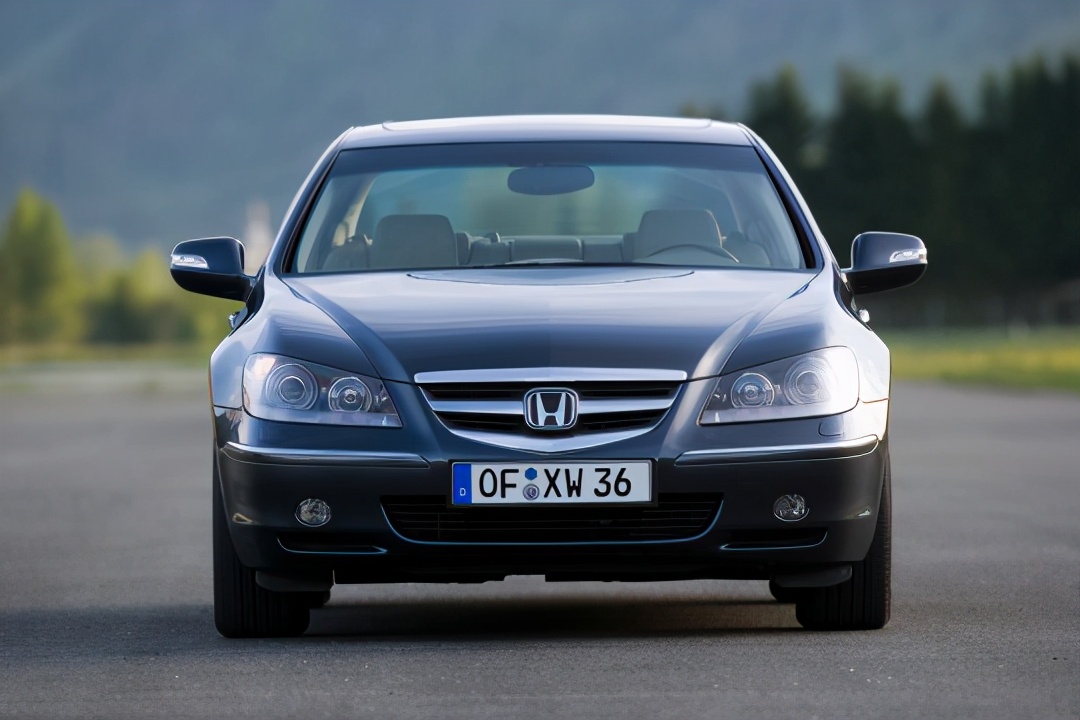 没落的日系三大旗舰车，本田里程、丰田皇冠、日产风雅你都认识吗