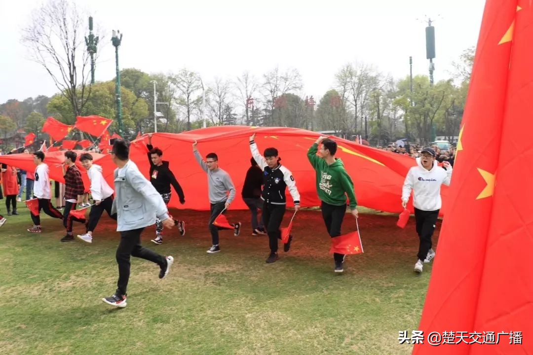 一条绿道一次快闪百位记者,东湖绿道大学生快闪