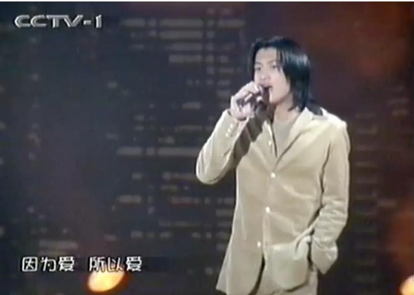 谢霆锋在台下看王菲和刘德华,谢霆锋看王菲表演