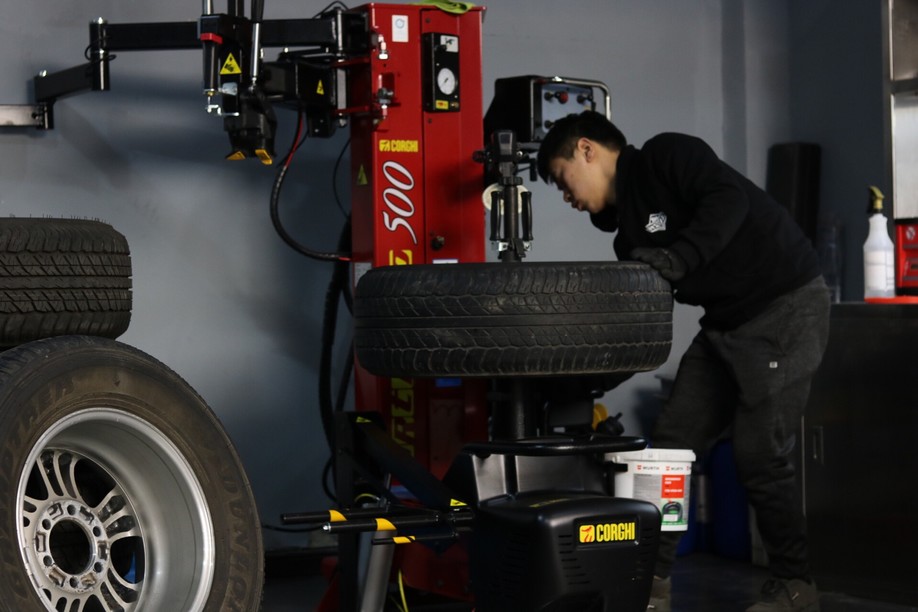 怪兽修车:修复一辆09款中东版丰田霸道,最终旧车变新车