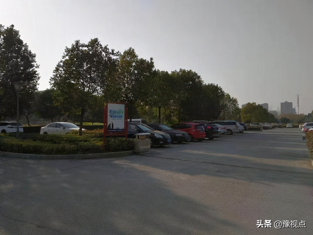 南阳体育场停车场收费吗,南阳体育场停车场