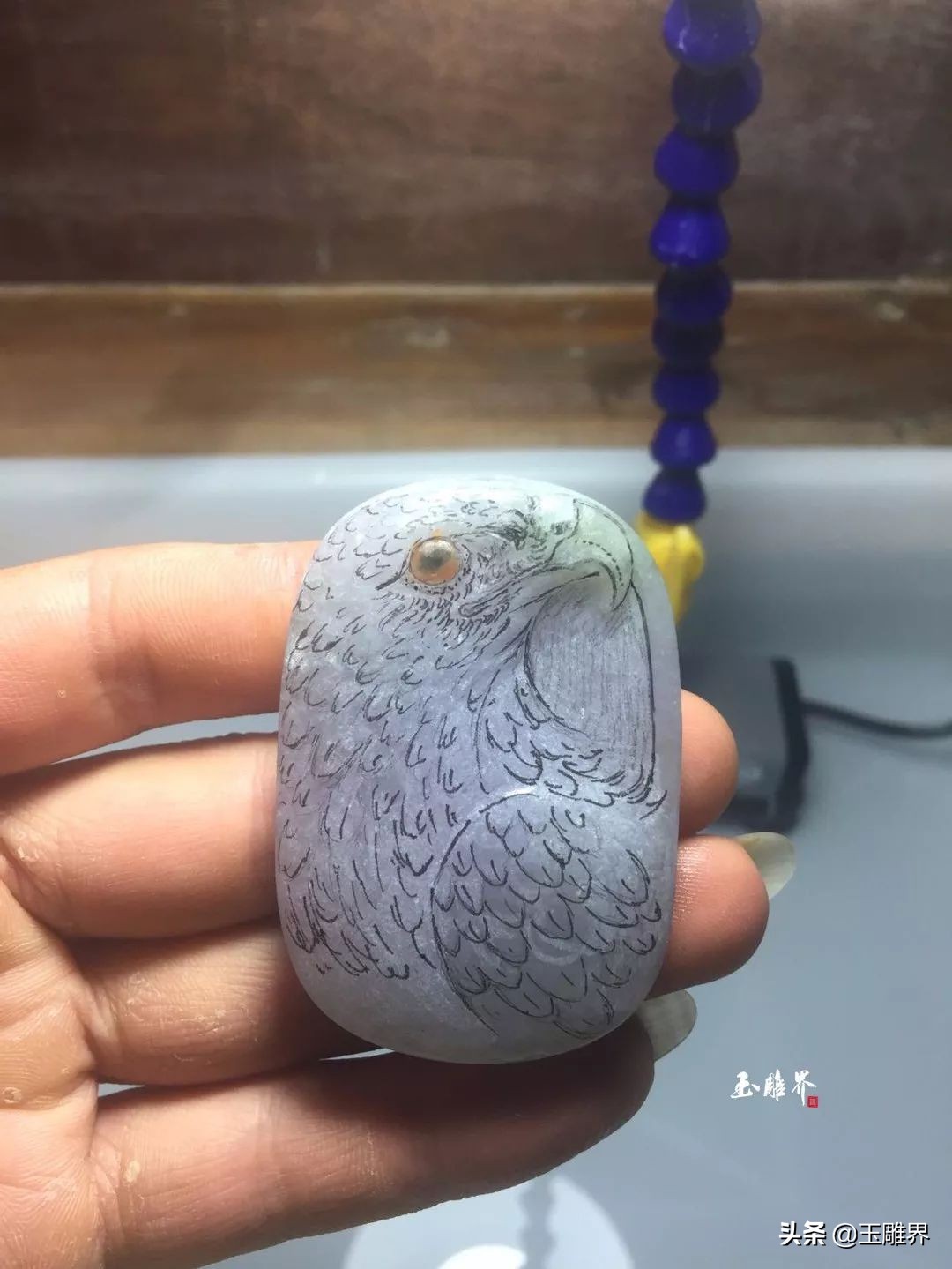 瑕疵变亮点！琢玉高手点睛之笔，眼一眨雕活了