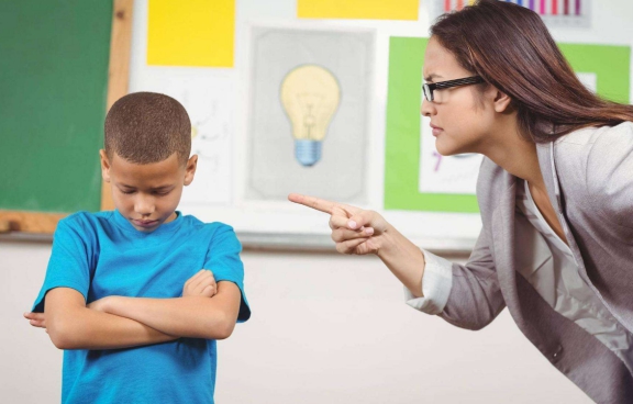 三岁小孩顽皮不听管教怎么办,4岁宝宝调皮不懂事怎么办