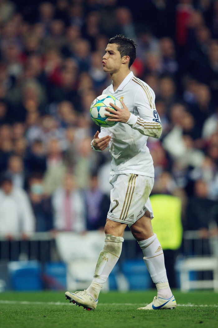 c罗皇马时期泡面头紫色球衣,c罗2017年欧冠决赛泡面头