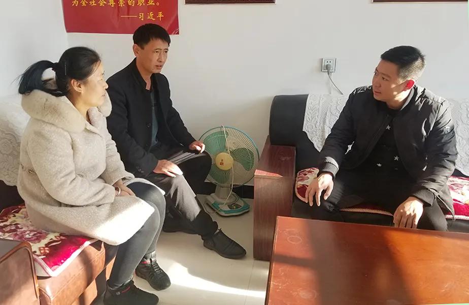 喀左县水泉镇马营子村第一书记付鑫真心实意为百姓