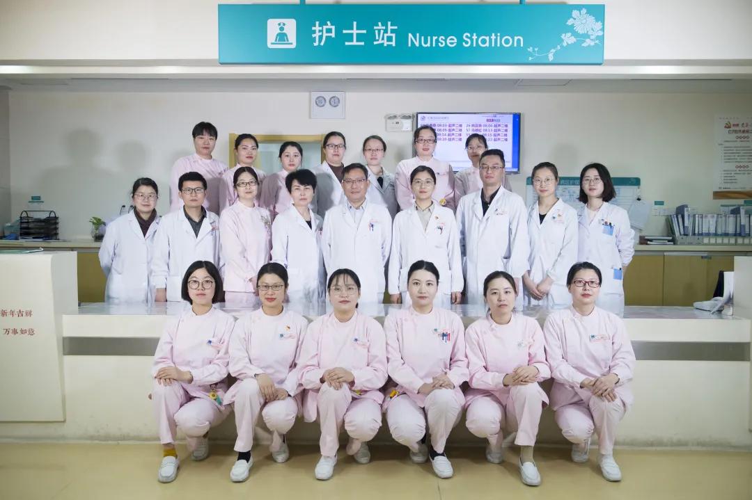 八旬老人下半身掉出一块肉，多种疾病缠身不能手术怎么办？