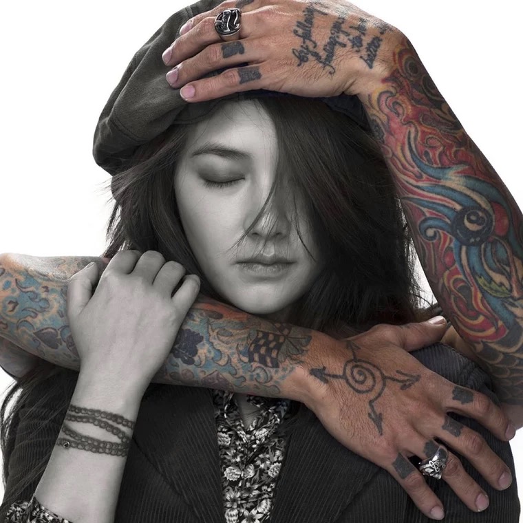 范晓萱割子宫是真的吗,范晓萱打舌钉打耳洞的样子