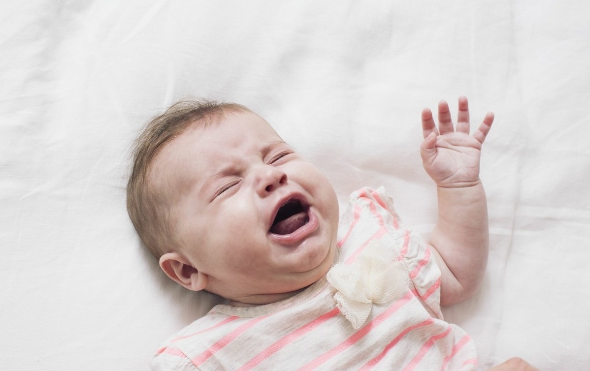 小孩不小心从楼上掉落,孩子不慎从3楼坠落