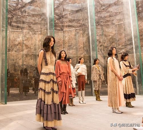 2020春夏巴黎时装周chanel秀场,2022秋冬首尔时装周bonbom