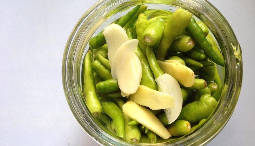 野山椒泡椒和小米辣泡椒,自做泡野山椒方法步骤