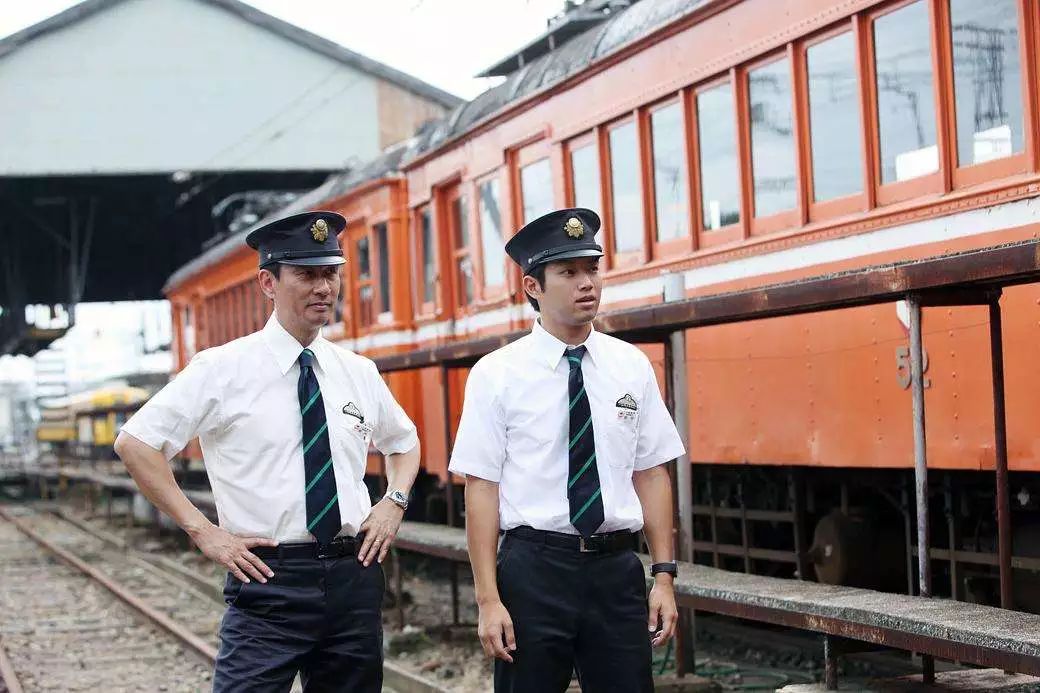 她是私生子，14岁成名，与父亲断绝关系，却在巅峰时期选择隐退