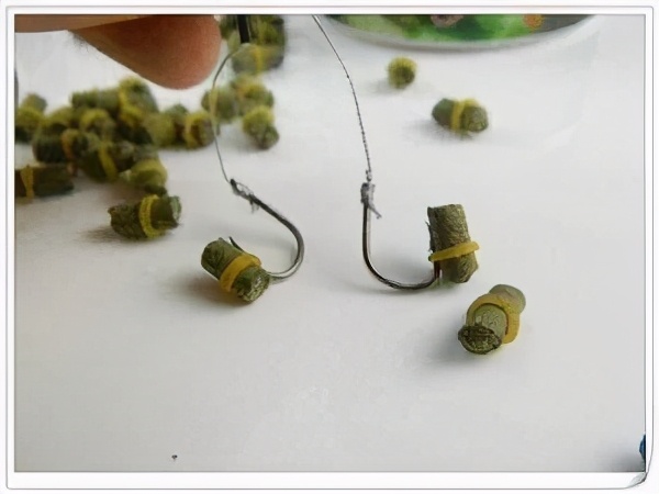 皮筋颗粒怎么挂钩容易中鱼,三颗捆在一起的皮筋颗粒怎么挂钩