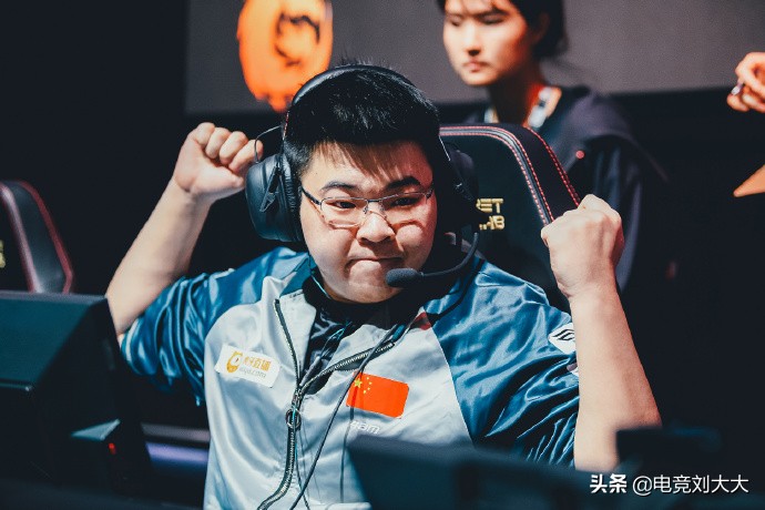 SMG房区团灭4AM,大京极限反杀龙太子,粉丝:鸡你太美?