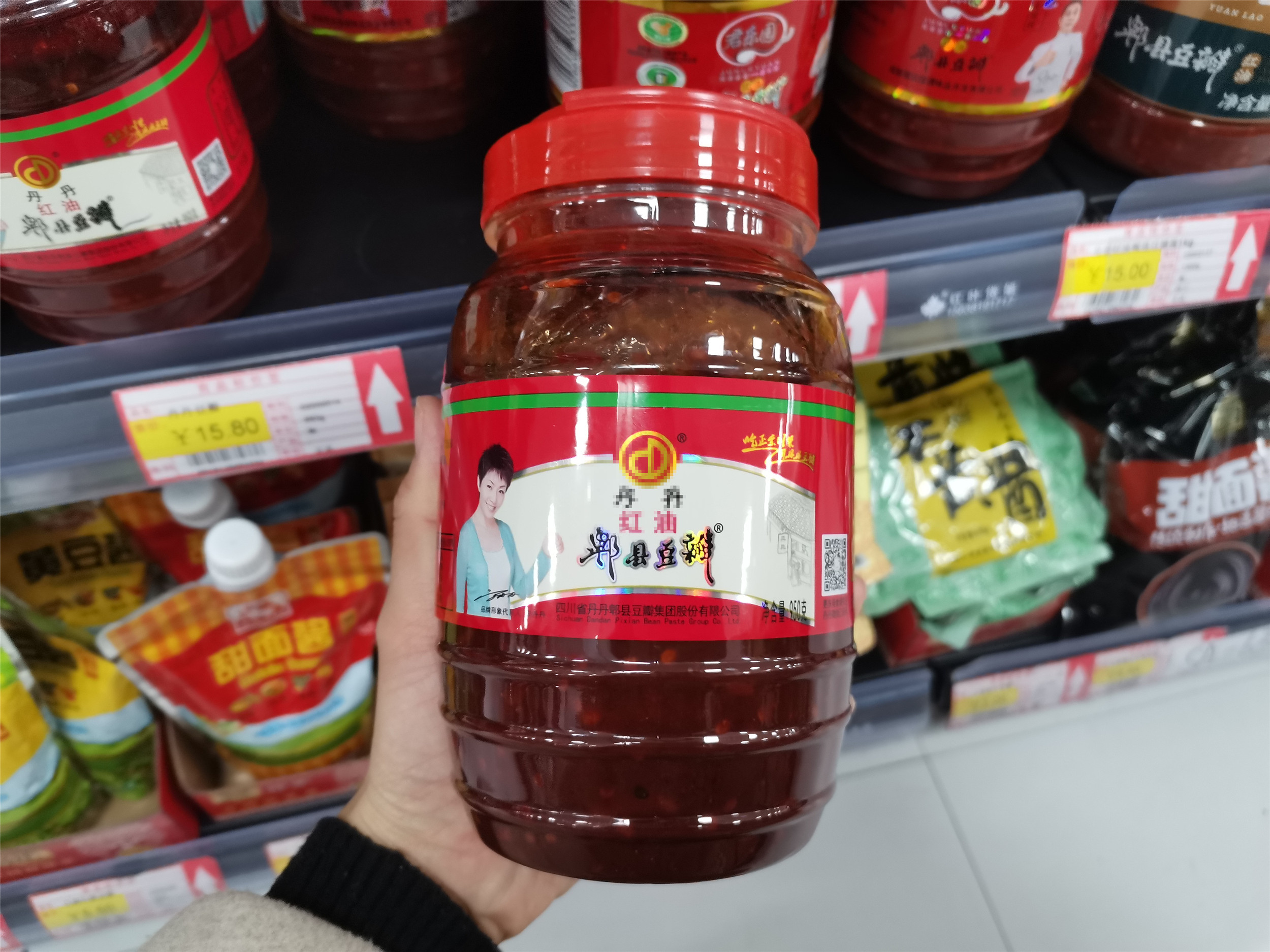超市买郫县豆瓣酱，遇到3种情况，打折也别随便买，不正宗还难吃